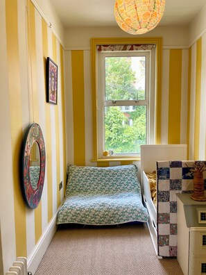 4 habitaciones, tabla de planchar con plancha, wifi y ropa de cama 