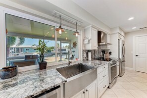Fridge, microwave, oven, stovetop - Forget Me Knot - Waterfront, Boat Dock, 5 Mins to AMI, Heated Pool & Hot tub (Bradenton)