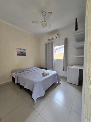 6 bedrooms, desk, free WiFi - Family house - Suites with air conditioning, swimming pool and barbecue, 250m from Sapê beach. (Praia do Sape Ubatuba)
