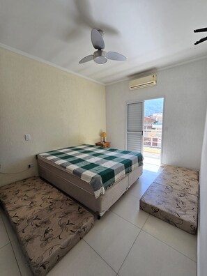 6 makuuhuonetta, työpöytä, ilmainen Wi-Fi