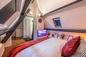 2 chambres, coffres-forts dans les chambres, bureau