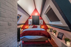 2 chambres, coffres-forts dans les chambres, bureau