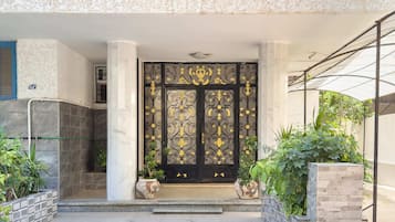 Basic Apartment | Exterior detail