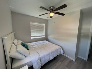 3 bedrooms, iron/ironing board, WiFi, bed sheets