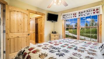 2 bedrooms, desk, iron/ironing board, travel cot