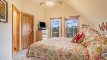 2 bedrooms, desk, iron/ironing board, travel crib