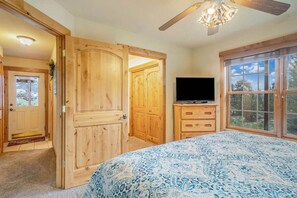 2 bedrooms, desk, iron/ironing board, travel cot