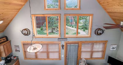 King beds, deck, views, fire place & hot tub