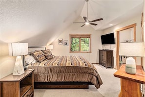 2 Schlafzimmer, Schreibtisch, Bügeleisen/Bügelbrett, Reisekinderbett