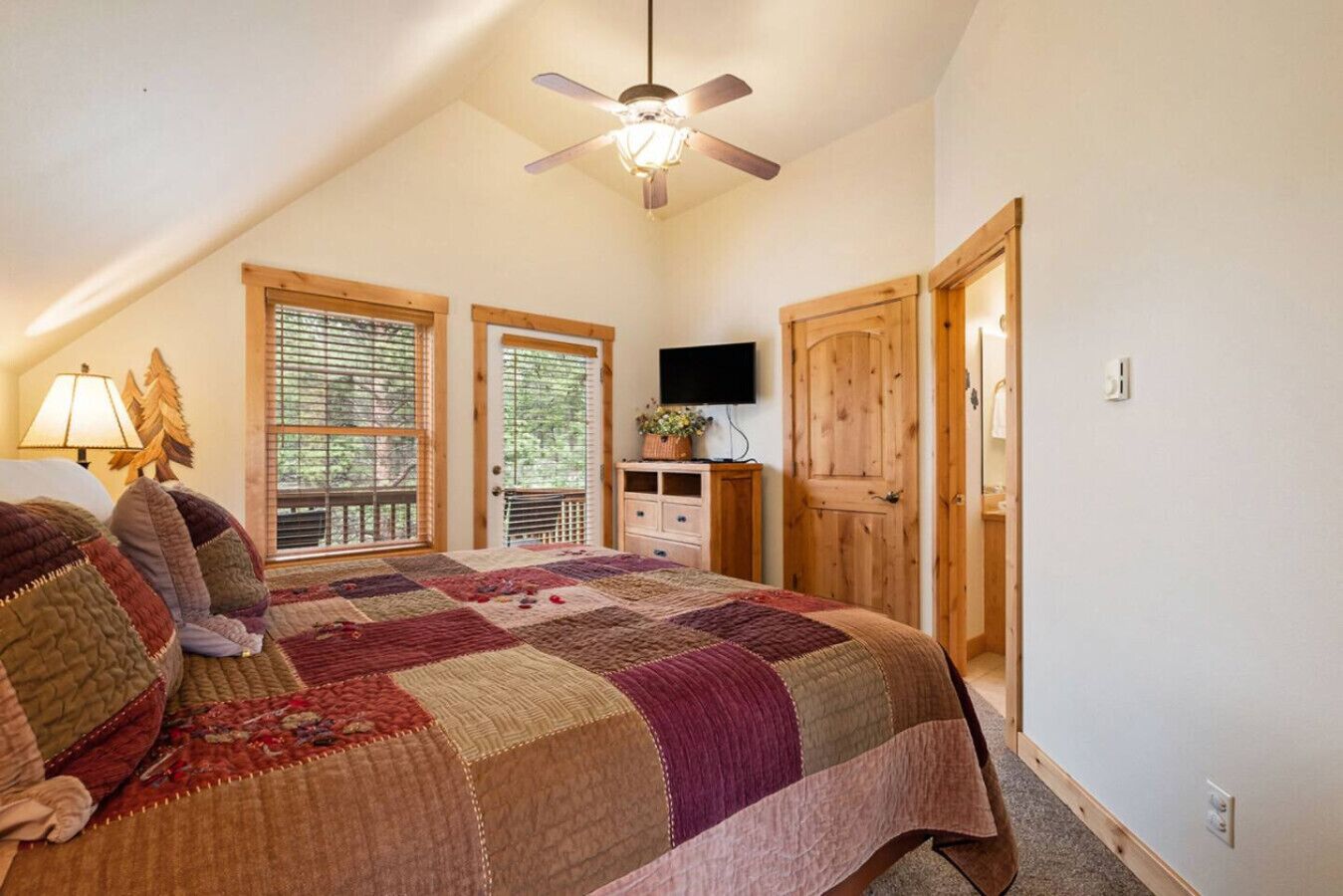 3 Schlafzimmer, Schreibtisch, Bügeleisen/Bügelbrett, Reisekinderbett