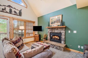 TV, fireplace