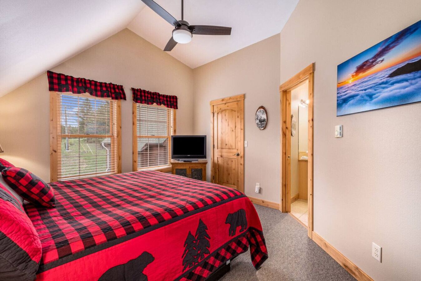 2 bedrooms, desk, iron/ironing board, travel crib