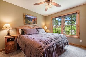 2 bedrooms, desk, iron/ironing board, WiFi