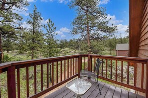Property grounds - Panoramic RMNP Views. K beds, deck, fireplace, BBQ (Estes Park)
