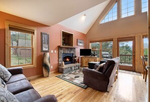 TV, fireplace, stereo - Panoramic RMNP Views. K beds, deck, fireplace, BBQ (Estes Park)