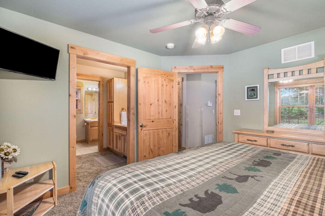 3 Schlafzimmer, Schreibtisch, Bügeleisen/Bügelbrett, Reisekinderbett