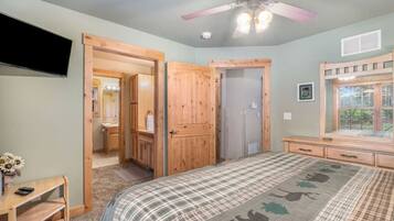 2 Schlafzimmer, Schreibtisch, Bügeleisen/Bügelbrett, Reisekinderbett