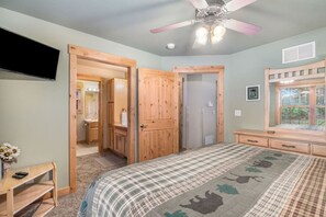 3 室のベッドルーム、デスク、アイロン / アイロン台、旅行用ベビーベッド