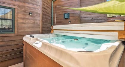 AC, K Bed, Fireplace, Shared Hot Tub - Lodge 101