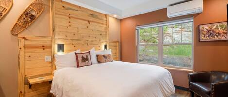 1 chambre, bureau, fer et planche à repasser, lit parapluie