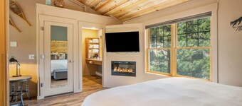 AC, K Bed, Fireplace, Shared Hot Tub, Kitchenette