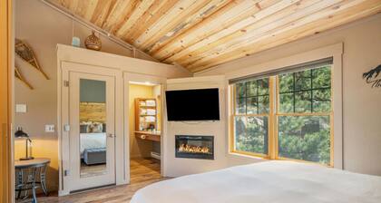 AC, K Bed, Fireplace, Shared Hot Tub, Kitchenette