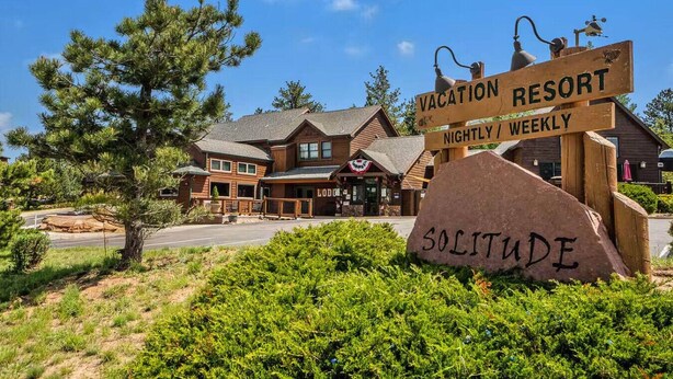 Exterior - AC, K Bed, Fireplace, Shared Hot Tub - Lodge 202 (Estes Park)