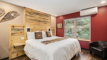 1 habitación, escritorio, tabla de planchar con plancha y cuna de viaje