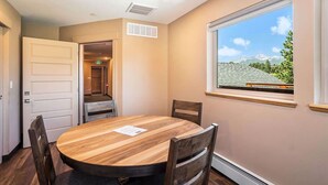 Dining - AC, K Bed, Fireplace, Shared Hot Tub - Lodge 202 (Estes Park)
