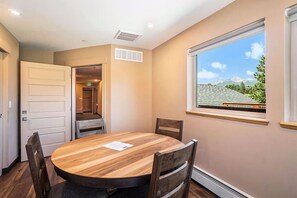 Dining - AC, K Bed, Fireplace, Shared Hot Tub - Lodge 202 (Estes Park)