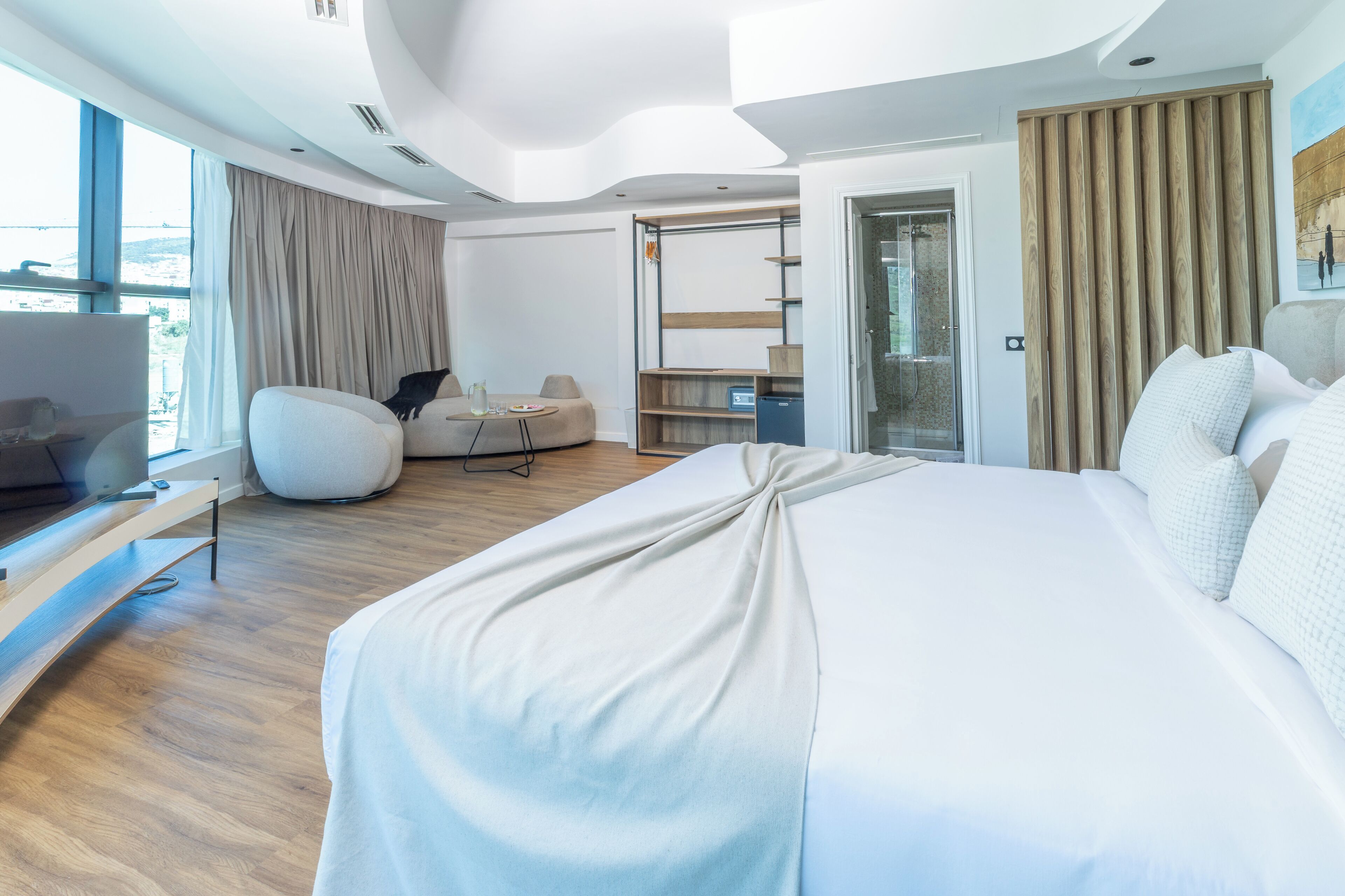 Suite Signature, vue montagne | Minibar, coffres-forts dans les chambres, chambres insonorisées
