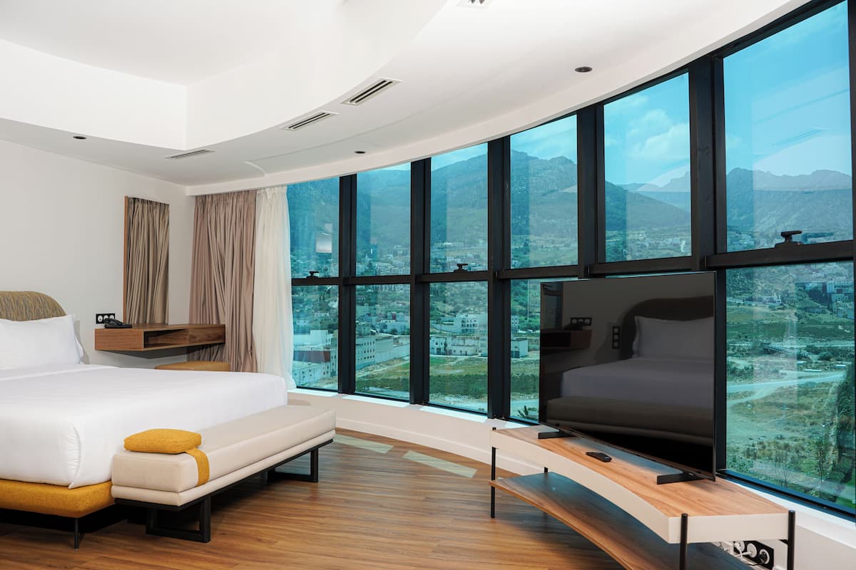 Phòng Suite có thiết kế đặc trưng, quang cảnh núi