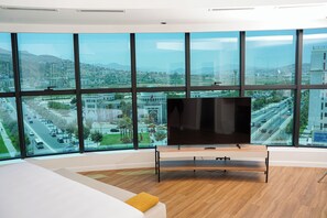Phòng Suite có thiết kế đặc trưng, quang cảnh núi