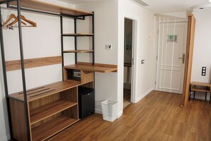 Phòng Suite có thiết kế đặc trưng, quang cảnh núi | Phòng tắm