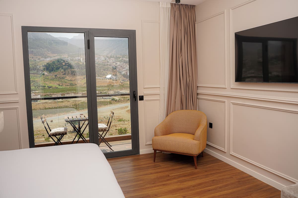 Phòng Suite Executive, ban công, quang cảnh núi