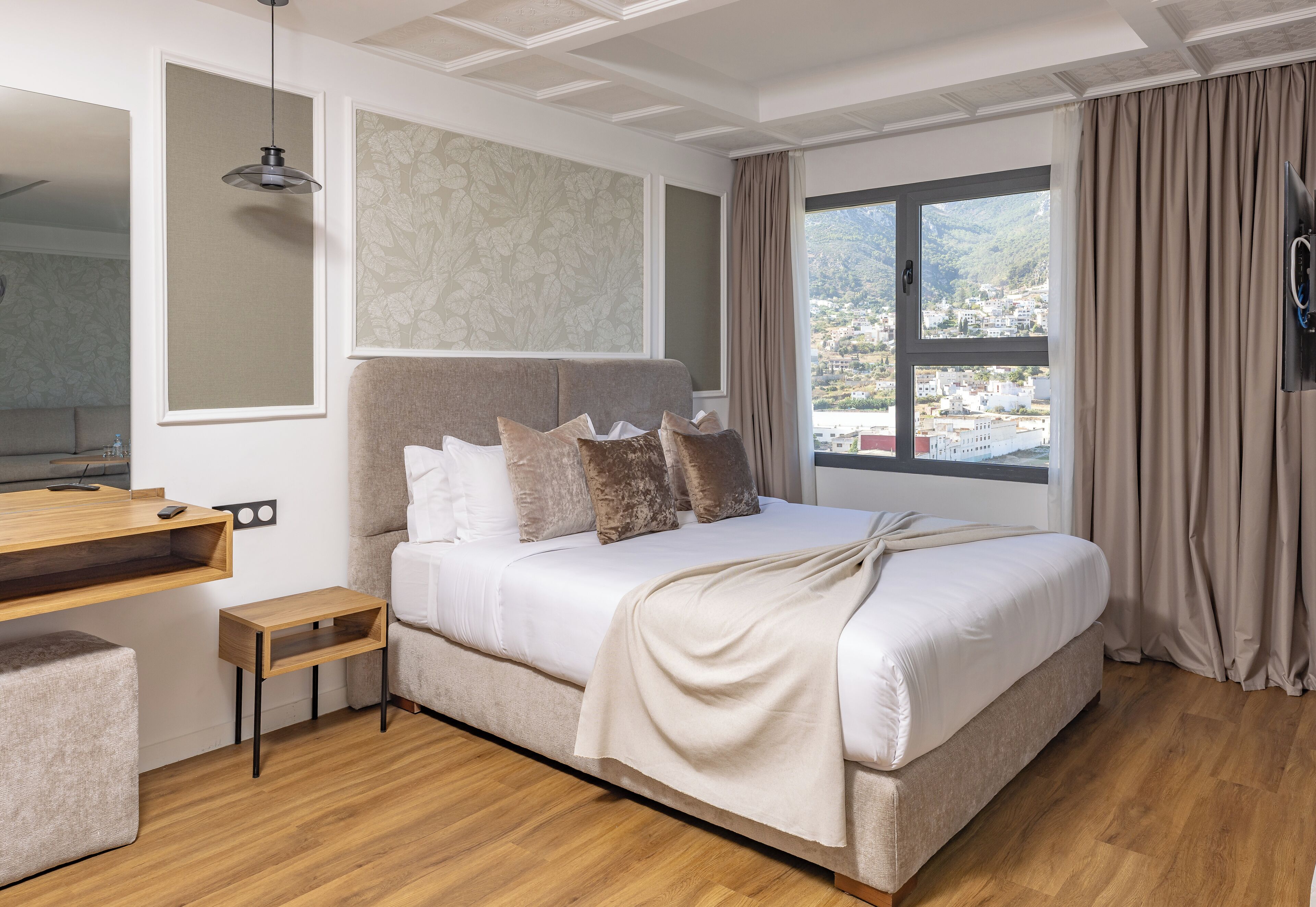 Suíte júnior, vista para a montanha | Frigobar, cofres nos quartos, quartos à prova de som