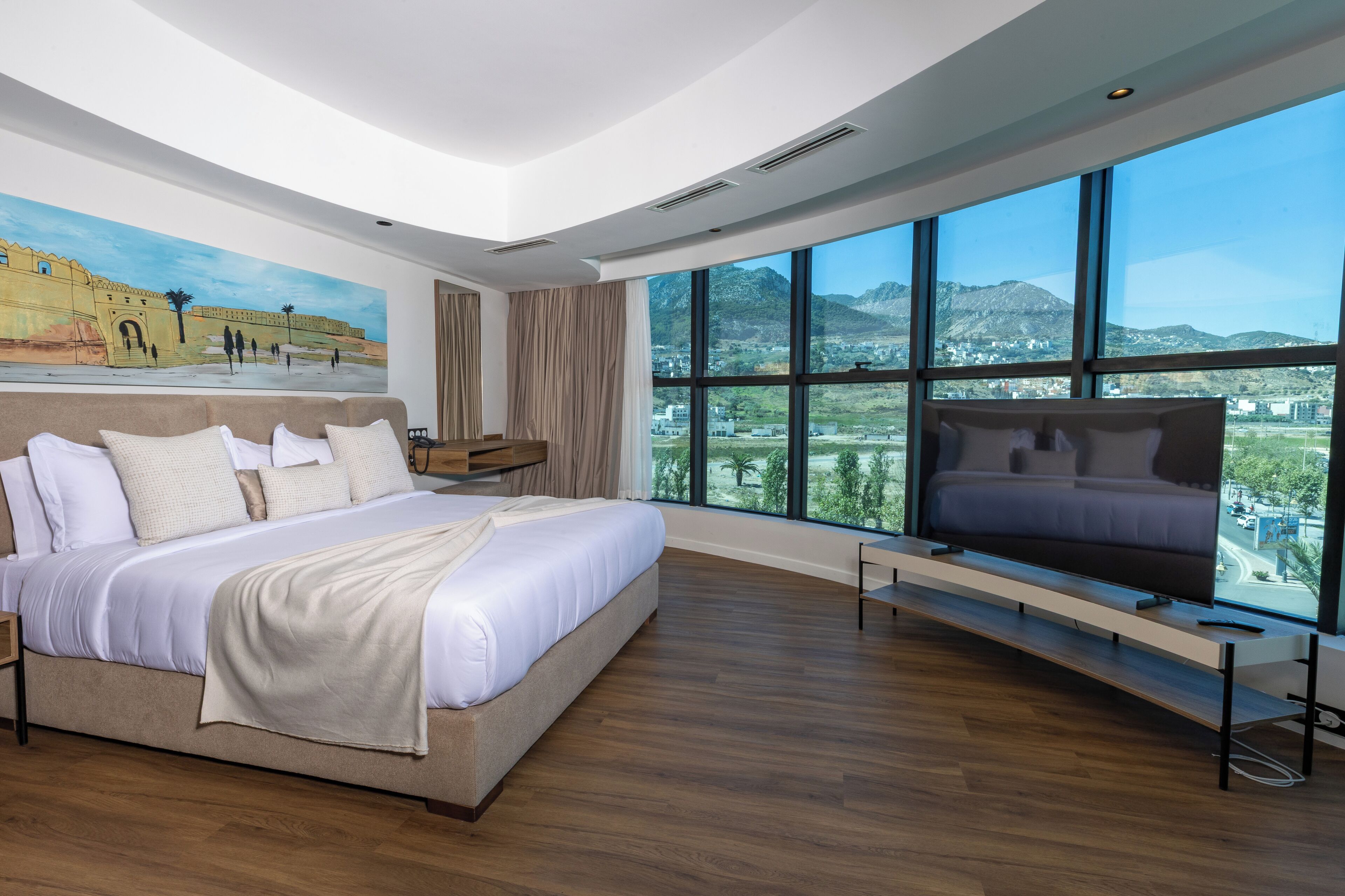 Signature Suite, Mountain View | Minibar, in-room safe, soundproofing, iron/ironing board