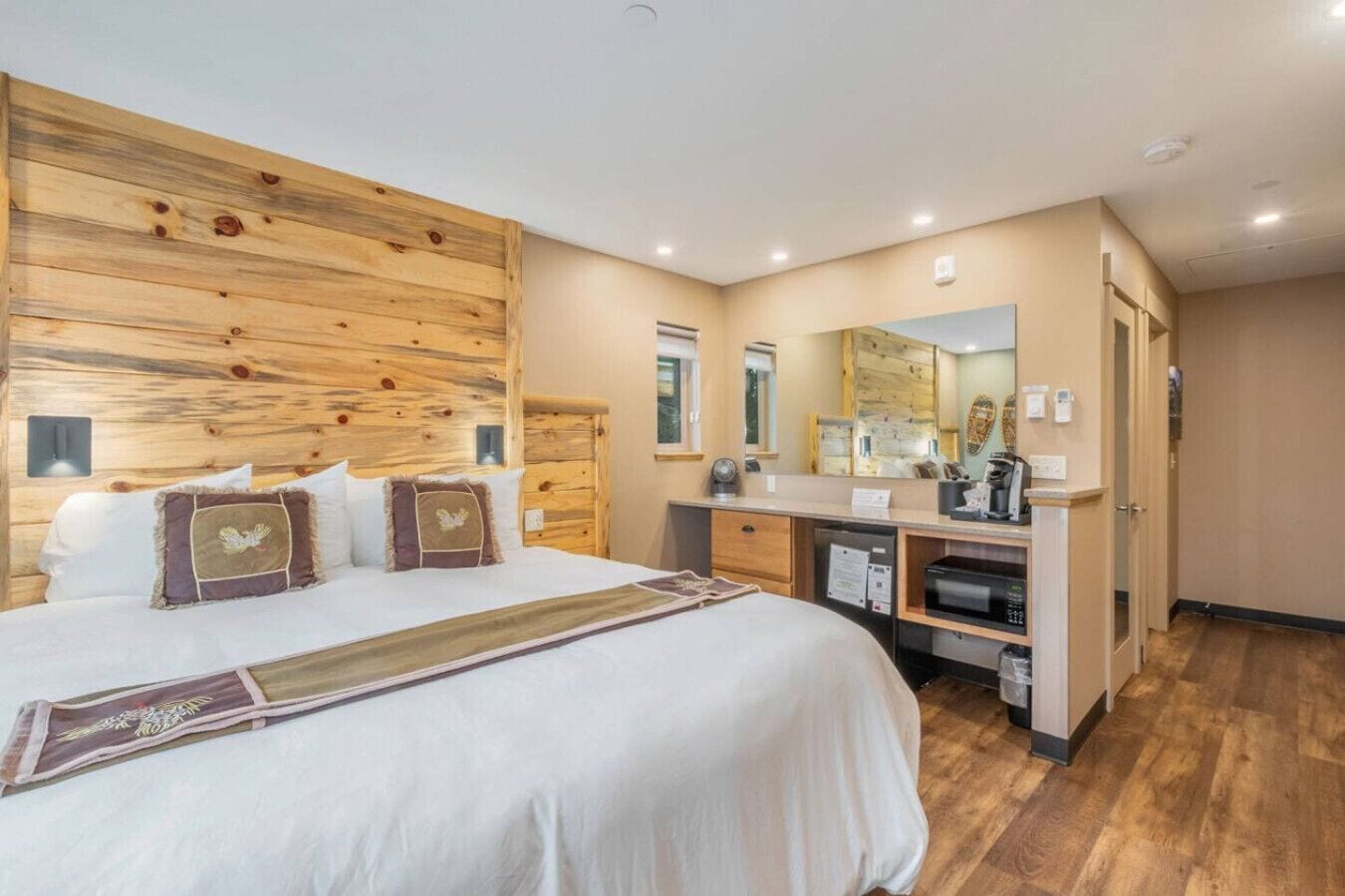 1 室のベッドルーム、デスク、アイロン / アイロン台、旅行用ベビーベッド