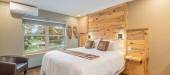 AC, K Bed, Fireplace, Shared Hot Tub - Lodge 204