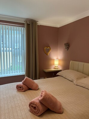 3 bedrooms, iron/ironing board, Internet, bed sheets