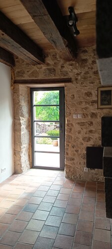 La Cerise – spacious and elegant B&B room at Domaine Le Verger