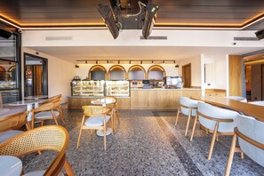 Free daily continental breakfast  - Premier Lounge Hotel (Tuzla)