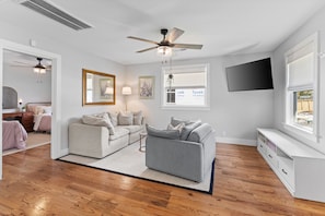 2 bedrooms, desk, iron/ironing board, free WiFi