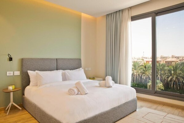 Apartment | In-room safe, iron/ironing board, free WiFi