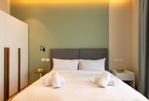 Apartment | In-room safe, iron/ironing board, free WiFi