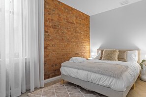 2 bedrooms, iron/ironing board, Internet, bed sheets