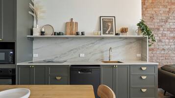 Fridge, microwave, oven