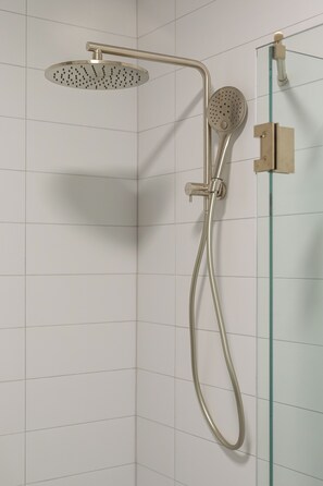 Dusche, Handtücher, Seife, Toilettenpapier