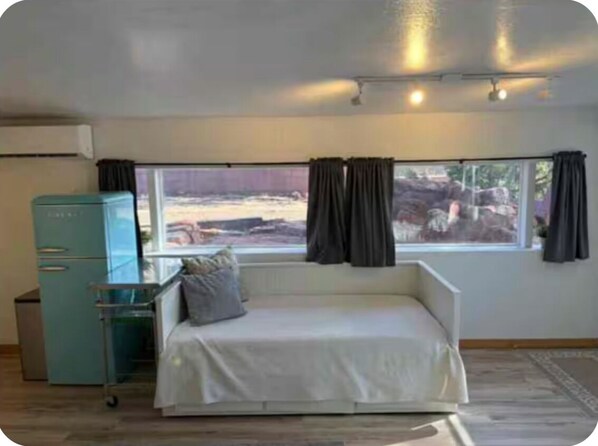 1 habitación, tabla de planchar con plancha, wifi y ropa de cama