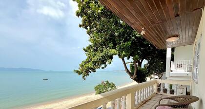 2-bedroom beachfront house with fast WIFI